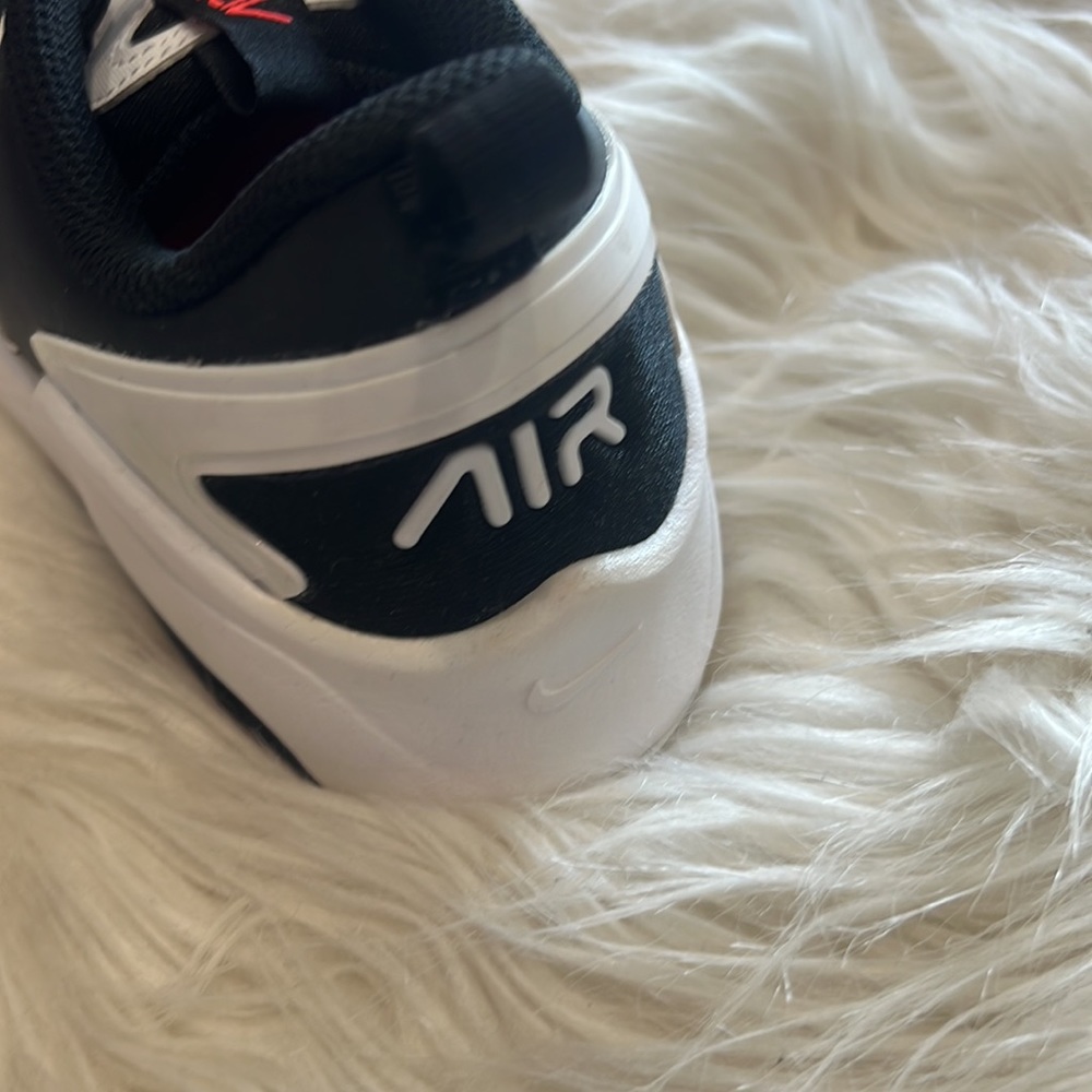 Nike - Picture 3 of 8